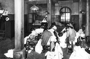Sala de trabalho na prisão de Saint Lazare, Paris, 1931.