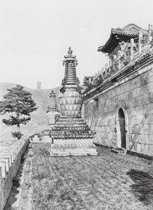 Jehol, Pu lo sze, Chihli, Terraço no Mosteiro de Lama Pu lo sze (fotografia a preto e branco)