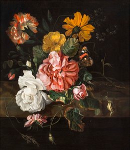 Rosas com uma borboleta, Bluebottle e um caracol em uma borda de pedra