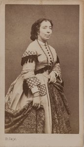 Retrato da cantora e compositora Pauline Viardot 1821-1910, Entre 1860 e 1865 . de Etienne Carjat