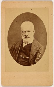 Victor Hugo de frente de Etienne Carjat