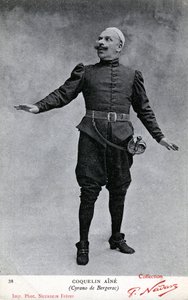 Constant Coquelin aka como Coquelin aîné (1841 - 1909) no traje de Cyrano de Bergerac (foto a p/b)