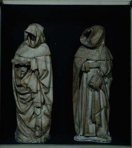 Duas Lamentadoras, do Túmulo de Duc de Berry, na Catedral de Bourges de Etienne and Mosselmann Paul (fl.1467) Bobillet