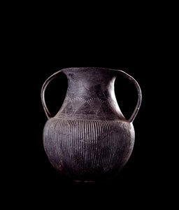 Civilização etrusca: ânfora bucchero negra, de Veio, necrópole de Monte Michele, Itália - século 7 aC de Etruscan