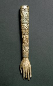 Antiquite etrusco: braço frontal ou cabo de flabelo (ventilador litúrgico) em marfim. Do túmulo Barberini a Preneste (Palestrina). Século VII a.C. Roma, Museo Nazionale di Villa Giulia de Etruscan