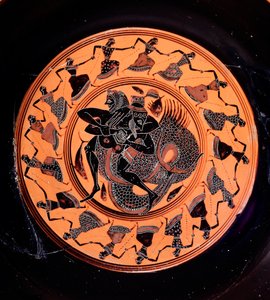 Terracotta kylix representando Hércules lutando com Triton, rodeado por 17 Nereids dançantes, século VI a.C. de Etruscan