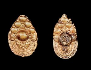 Jóias Etruscas: brinco de ouro.
