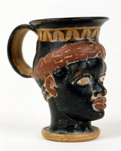 Um vaso etrusco com a forma da cabeça de um negro. Museo Nazionale de Tarquinia.