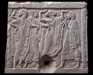 Alívio com bailarinos de um marco de mármore de Chiusi, Itália, Século VI a.C. de Etruscan Etruscan