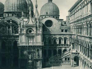 Pátio do Palácio dos Doges, Veneza, Itália, 1927 de Eugen Poppel