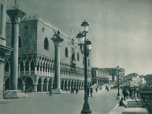 Frente principal do Palácio dos Doges com Riva degli Schiavoni, Veneza, Itália, 1927 de Eugen Poppel