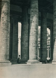 Parte da colunata na Praça St Peters, Roma, Itália, c1926 1927 de Eugen Poppel