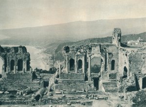 Palco e camarim do Teatro Grego, Taormina, Sicília, Itália, 1927 de Eugen Poppel
