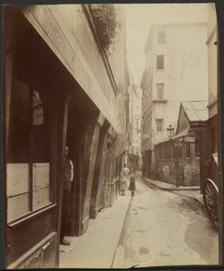 Na esquina da Rue de Venise, no n.º 14 (4.º)