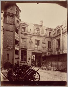 Pátio Charlemagne, Hôtel du Prévot, 16 Rue Charlemagne de Eugène Atget