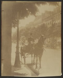 [Carruagem de espera]. de Eugène Atget