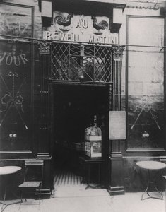 Au Réveil Matin, rua Amelot, 11º Arrondissement, Paris de Eugène Atget
