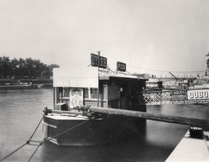 Barco no rio Sena de Eugène Atget