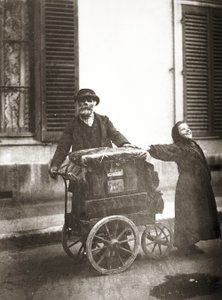 Organ Player, c.1898-99 (impressão em gelatina prateada) de Eugène Atget