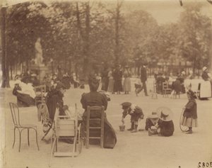 Mulheres e crianças nos jardins de Luxemburgo de Eugène Atget
