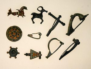 Broches (bronze) de European European