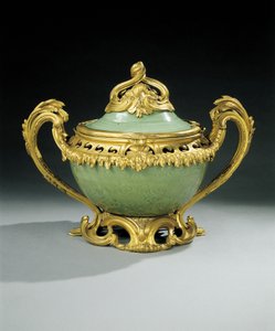 Vaso pot-pourri Louis XV (porcelana chinesa celadon montada em ormolu) de European School
