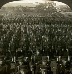 Infantaria japonesa na revisão do aniversário dos Imperadores, Tóquio, Japão.