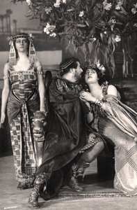 Herbert Beerbohm Tree, Constance Collier e Alice Crawford, atores ingleses, 1907. de F. W. Burford