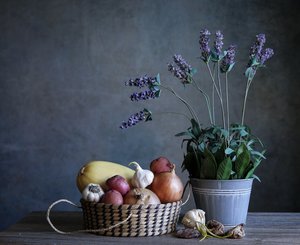 Colheita numa cozinha rústica