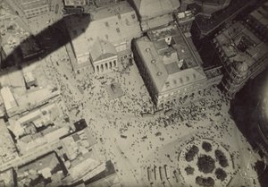 [Paisagem urbana com sombra de dirigível]. de Fedele Azari