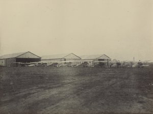 [Cabides e aviões].