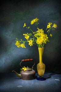 Bule vintage com flores amarelas de Felice Angelino