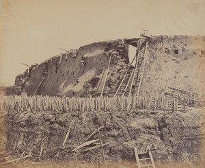 Ângulo de North Taku Fort em que os franceses entraram, 21 de agosto de 1860 de Felice Beato