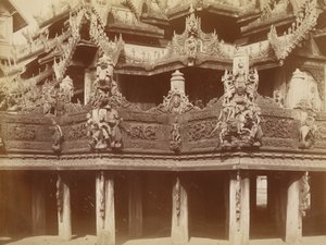 Escultura na varanda, Kyaung em Myingyan de Felice Beato