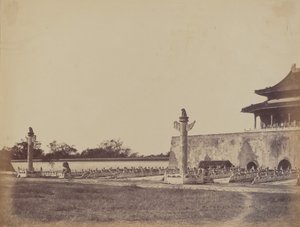 Entrada do Palácio de Inverno, Pequim, 29 de outubro de 1860, 1860. de Felice Beato