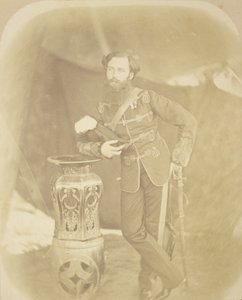 Retrato do Coronel Henry Hope Crealock, Assistente Adjunto, Ajudante Geral de Felice Beato