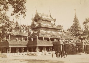 Golden School da Rainha Soopyalat em A. Road, Mandalay de Felice Beato