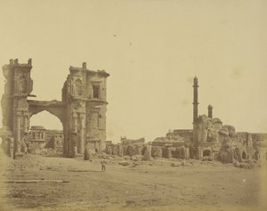 [A Torre do Relógio em frente ao Portão da Guarda Bailee] de Felice Beato