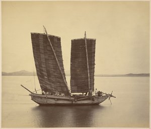 O primeiro junco coreano que traz despachos a bordo do U.S.S. Colorado, imediatamente após o lançamento da âncora de Felice Beato