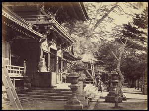 O Templo de Hatchiman, Kamakura de Felice Beato