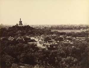 [Vista dos Jardins e do Templo Budista de Pequim]. de Felice Beato