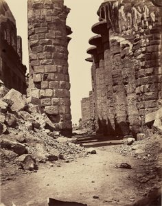 Avenida central da sala hipostila, vista a partir do leste (Karnak) - Tebas
