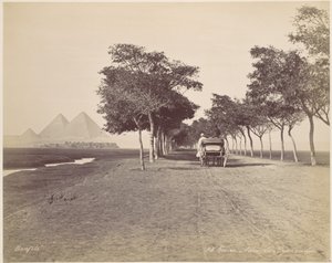 Cairo. Avenida das Pirâmides