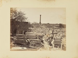 Coluna de Pompeu e cemitério de Félix Bonfils