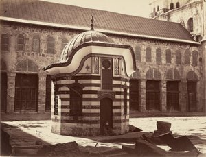 Cúpula octogonal no pátio da Grande Mesquita - Damasco de Félix Bonfils