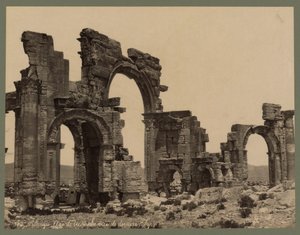 Entrada para The Great Colonnade, Palmyra, c.1875 (estampa do álbum) de Félix Bonfils