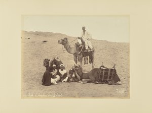 Paragem de condutores de camelos no deserto de Félix Bonfils