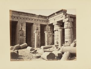 Medinet Habu, segundo pátio, galeria de Tutmés I (Egipto) de Félix Bonfils