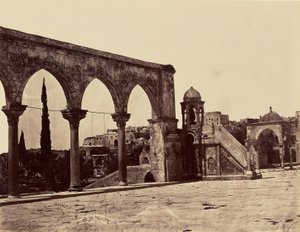 Membro na plataforma do Templo, Jerusalém de Félix Bonfils