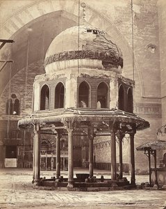 A fonte da ablução, na Mesquita do Sultão Hassan, no Cairo, Egito